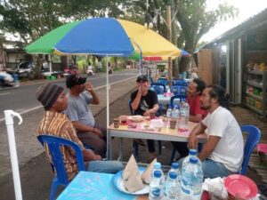 Anggota DPRD DAPIL II Fraksi Gerindra Khairil Anwar Senang Mengunjungi Lapak Pedagang UMKM Lapangan Sakra