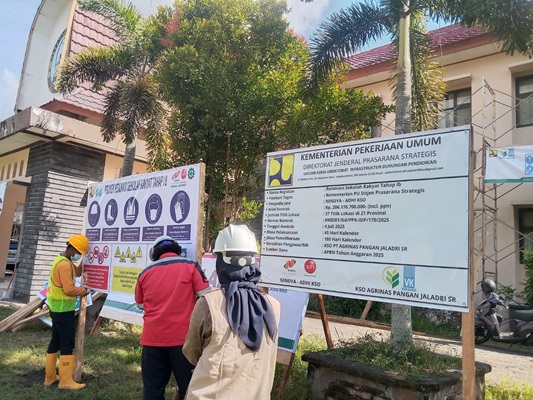 Proyek Renovasi Bangunan Sekolah Rakyat Tahap 1B, Memasuki Hari Ke-18, Puluhan Pekerja Mulai Ramai dengan APD